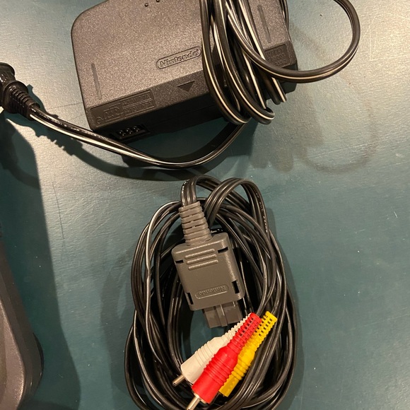 Nintendo 64 Console with Purple Controllers - Picture 2 of 5